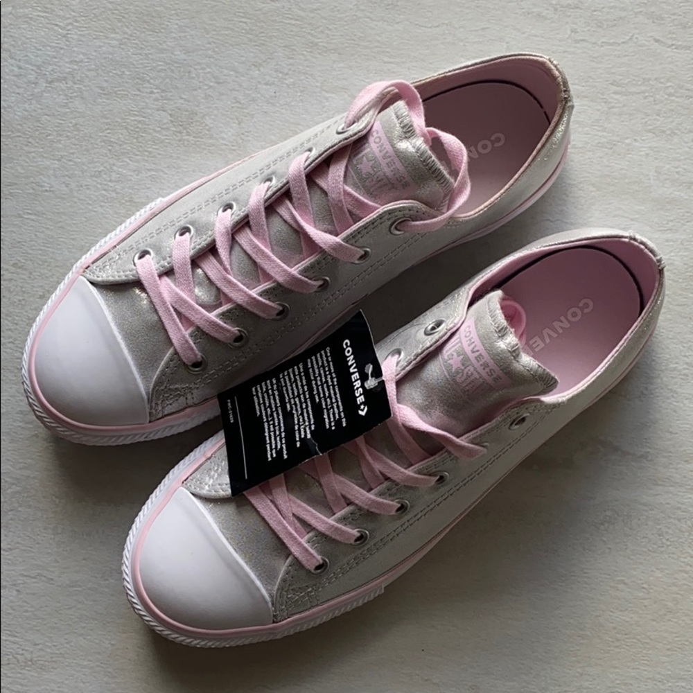 NWT converse low tops - Picture 5 of 9